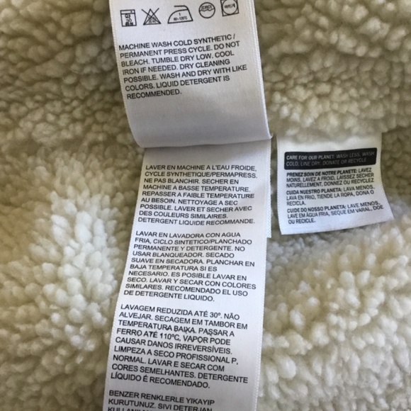 New Levi’s Premium Men’s Corduroy Trucker Jacket - Picture 11 of 12